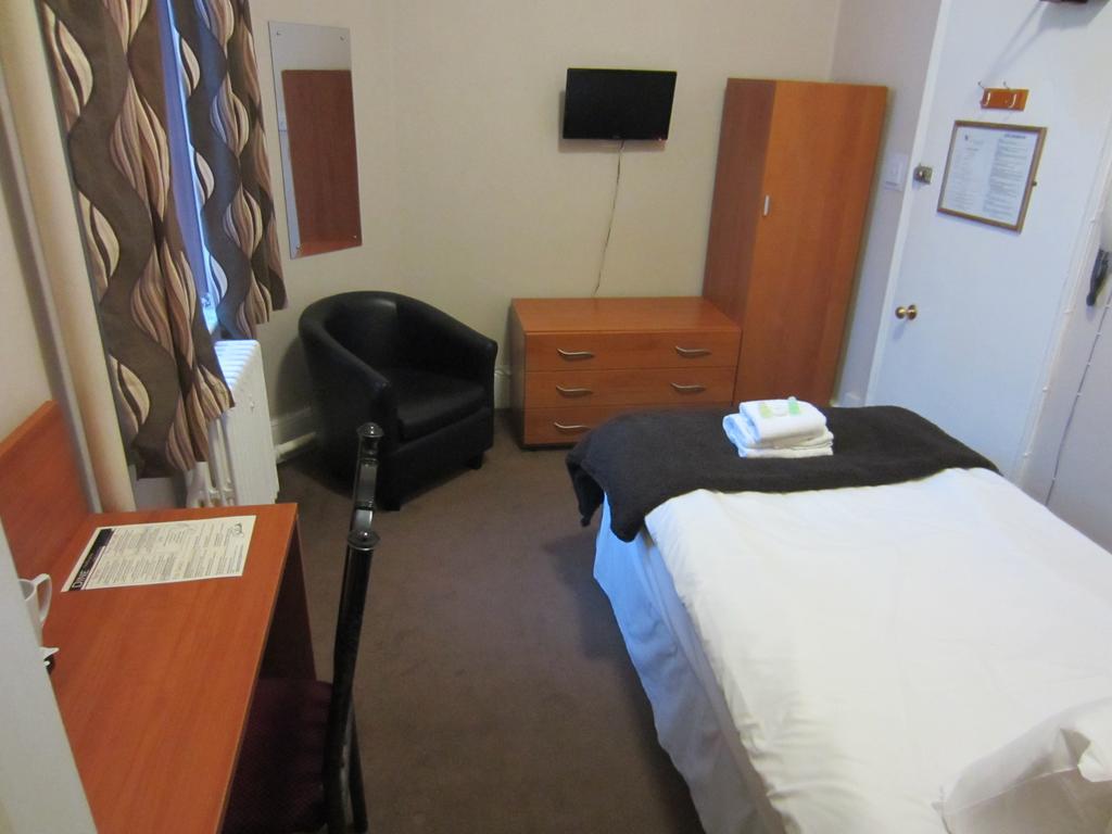 The Grail Court Hotel Burton-upon-Trent Phòng bức ảnh