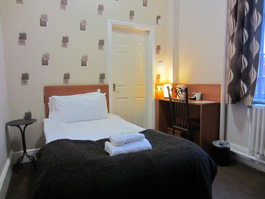 The Grail Court Hotel Burton-upon-Trent Phòng bức ảnh